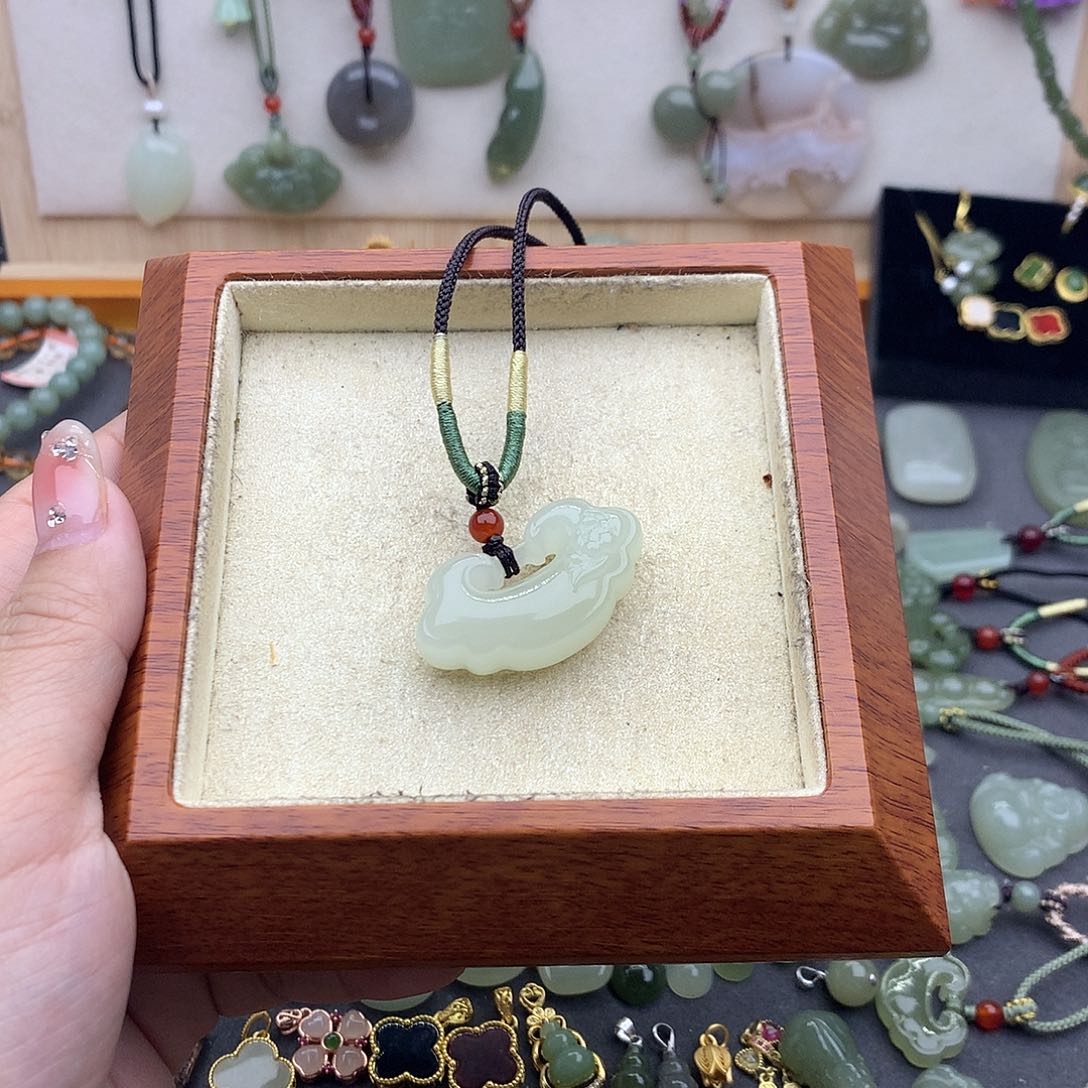 和田玉吊坠(不含链)未镶嵌