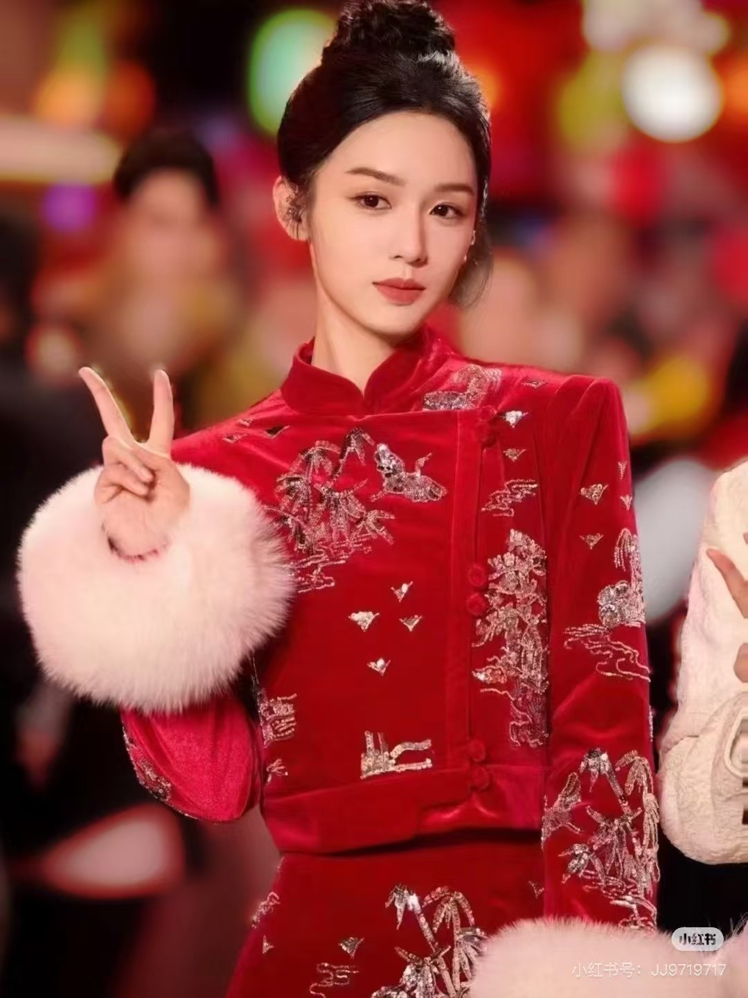 辰辰辰小店3红色国风新中式丝绒刺绣上衣半裙