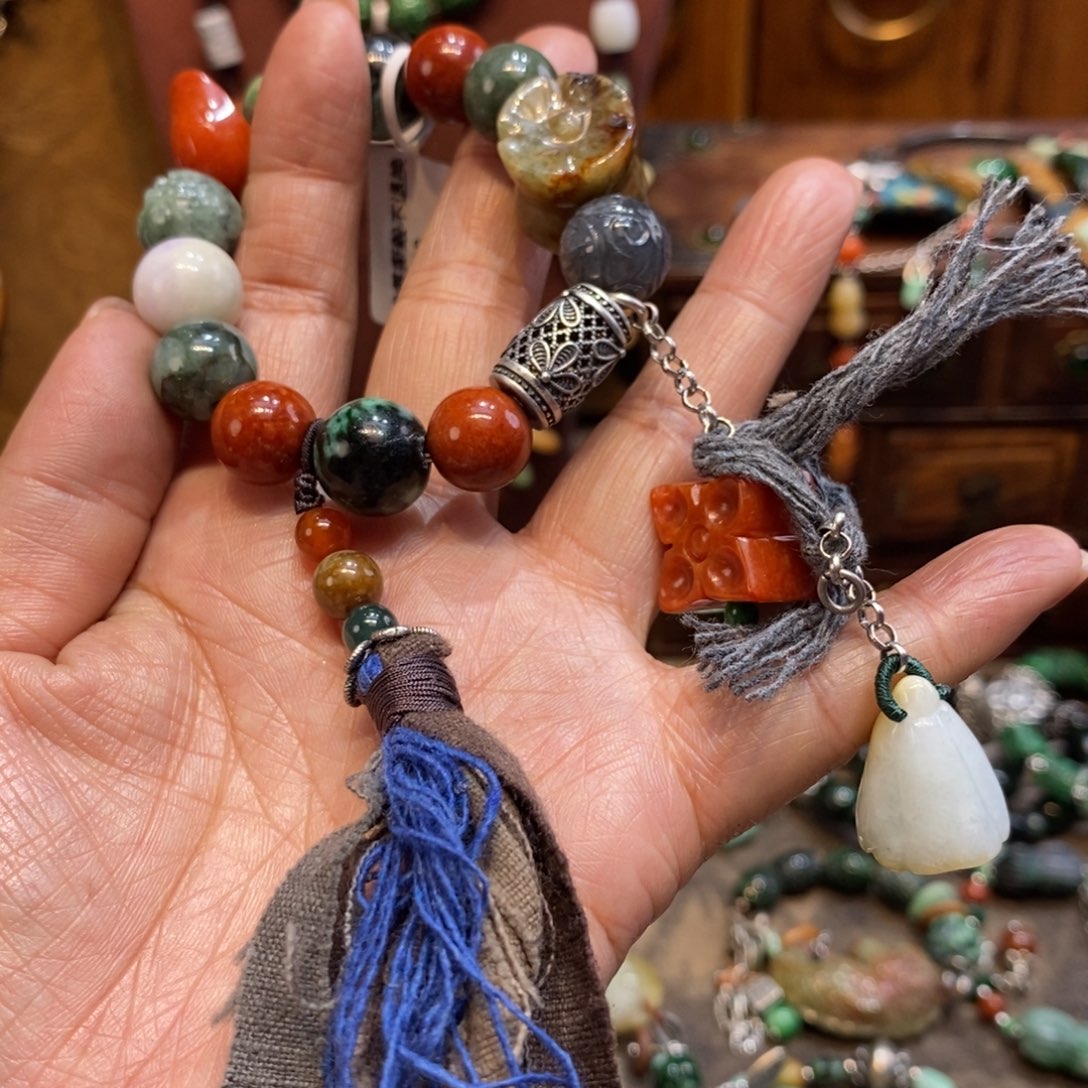 翡翠吊坠(赠链)未镶嵌