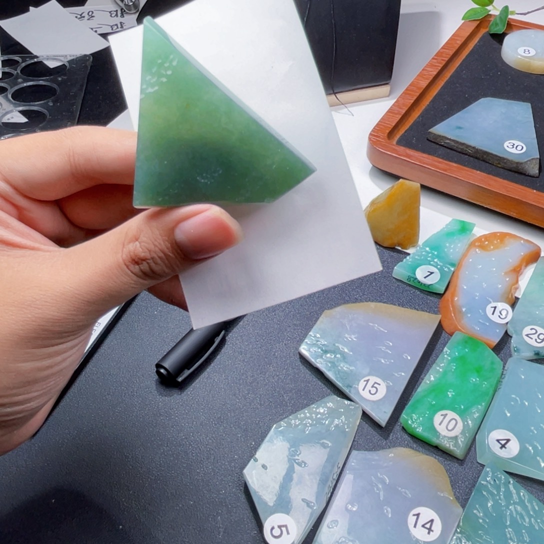 定制翡翠未镶嵌挂件料