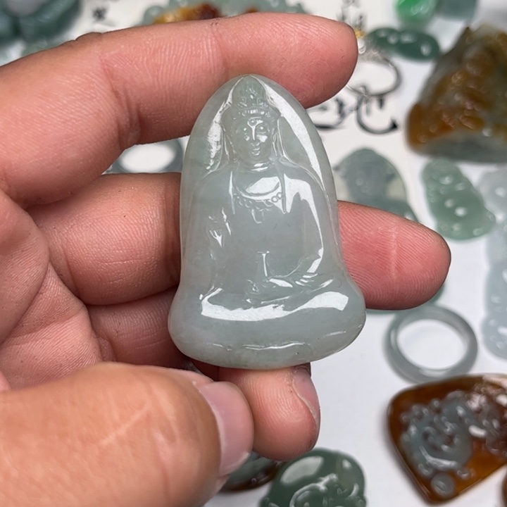 翡翠未镶嵌颈饰素衣观音