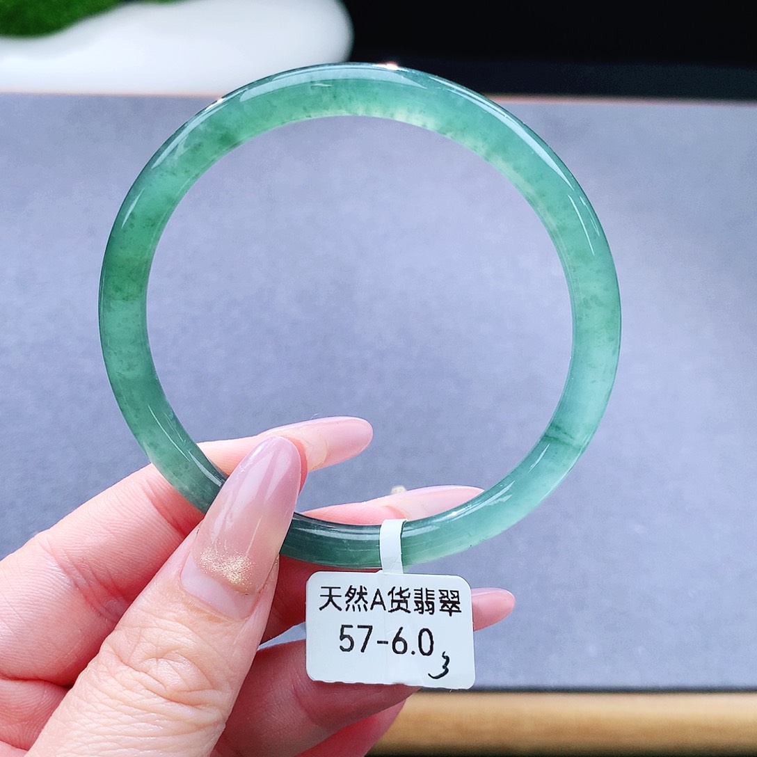 未镶嵌手镯（圆镯）翡翠