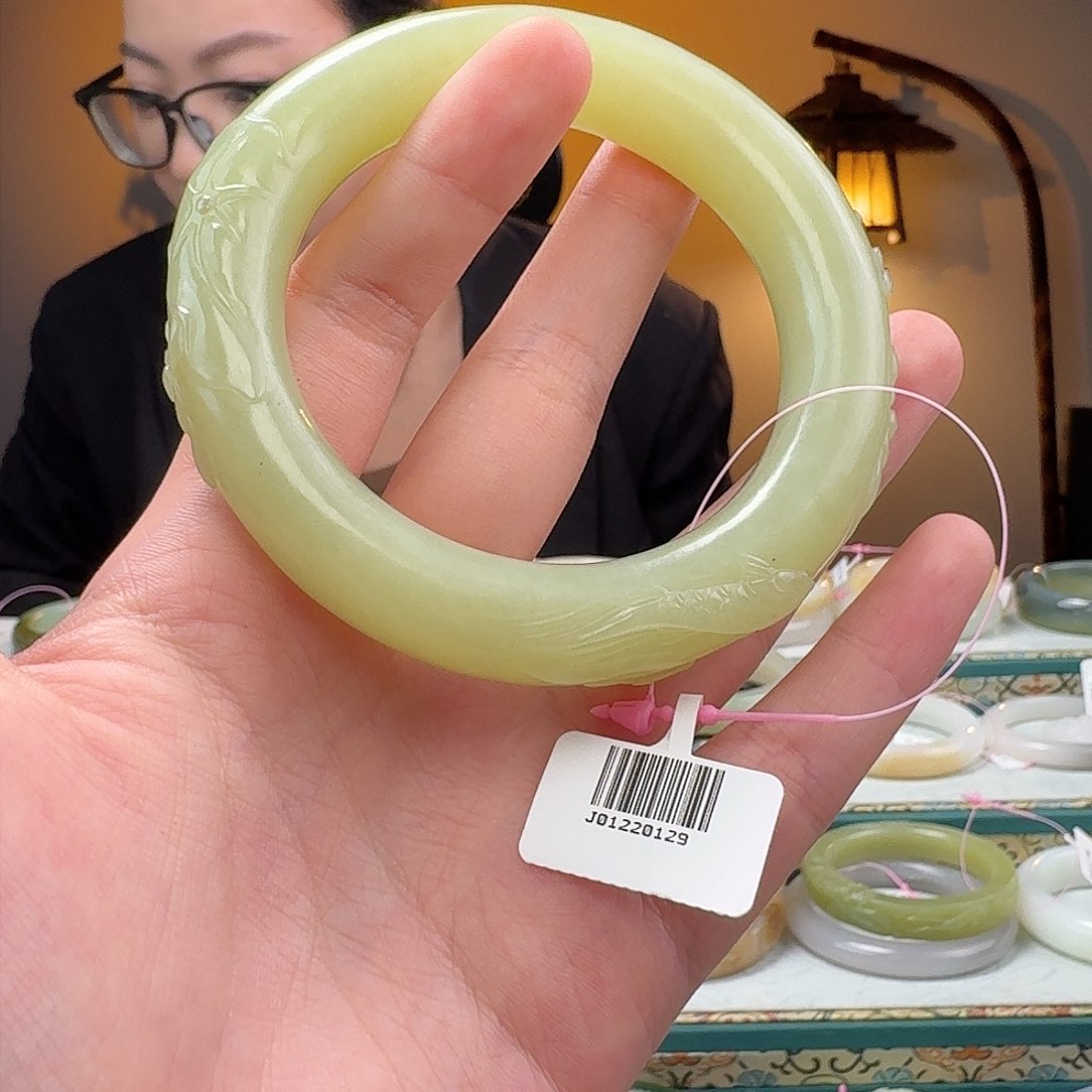 和田玉手镯56.8未镶嵌c****a