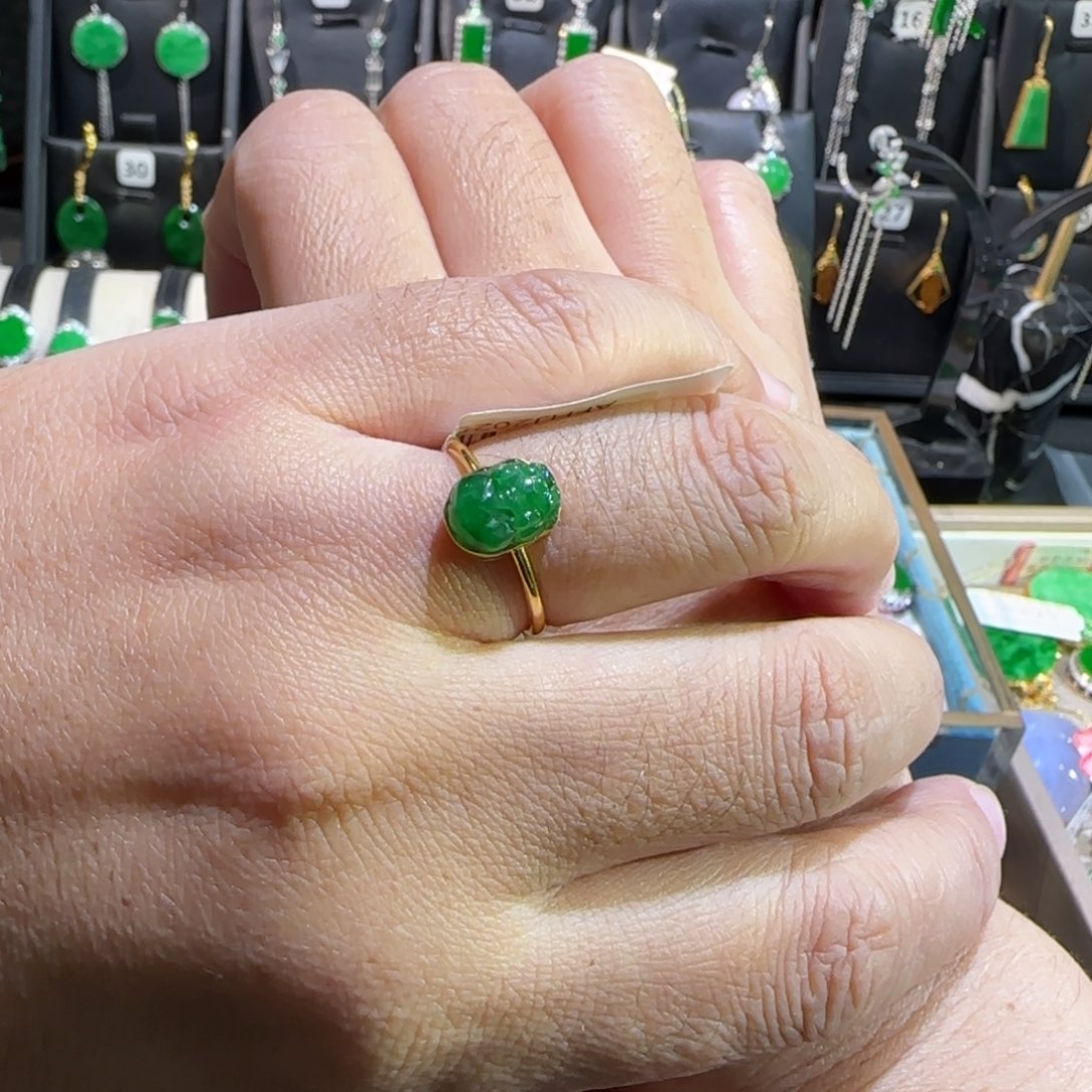 翡翠18K金镶嵌颈饰戒指