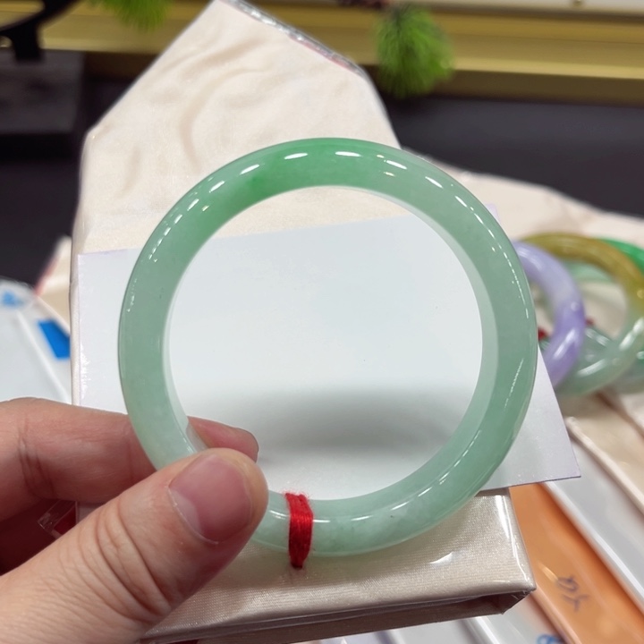 翡翠手镯未镶嵌54正