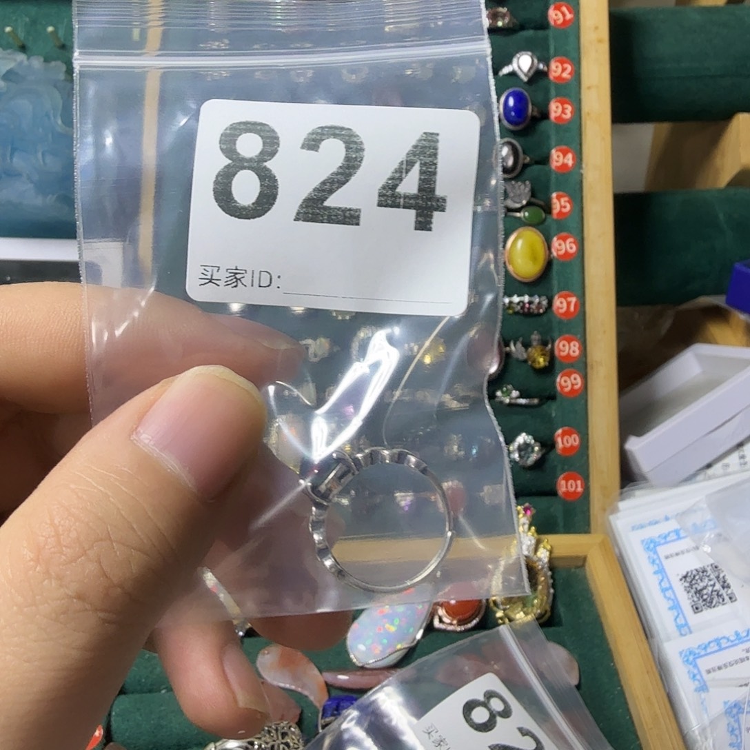 出***y欧泊银S925镶嵌戒指