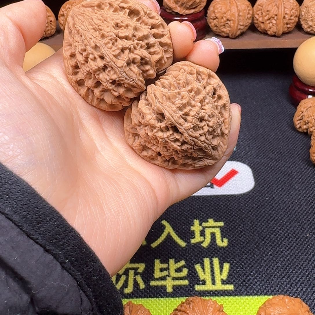 文玩核桃吊坠46虎头王