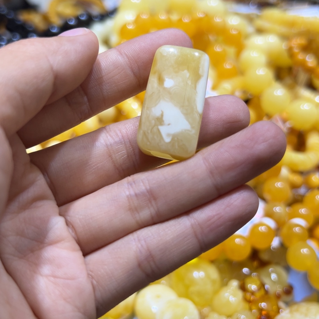 琥珀珠宝奇石未镶嵌