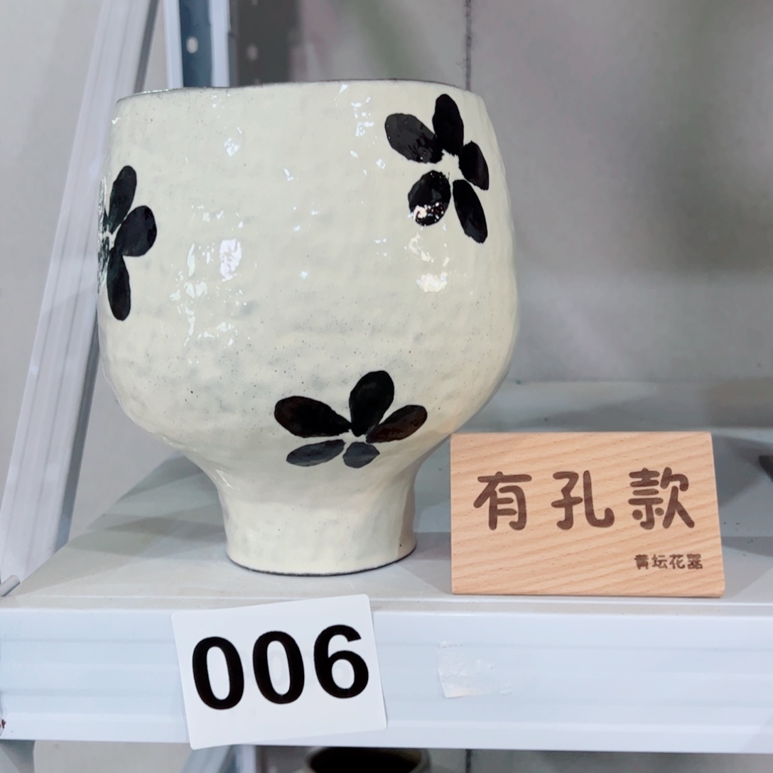 红陶口13高18有孔