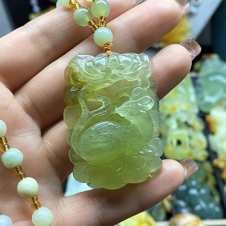 蛇纹石玉挂件未镶嵌