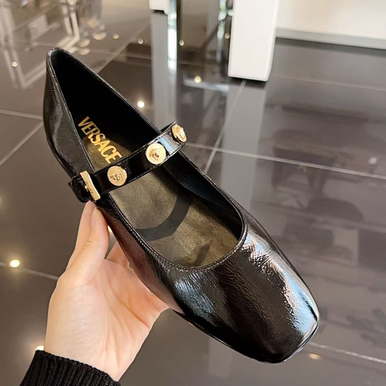 未使用 VERSACE/范思哲 女鞋美杜莎金扣玛丽珍单鞋