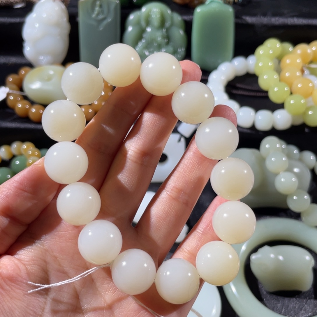 开***子和田玉未镶嵌颈饰手串