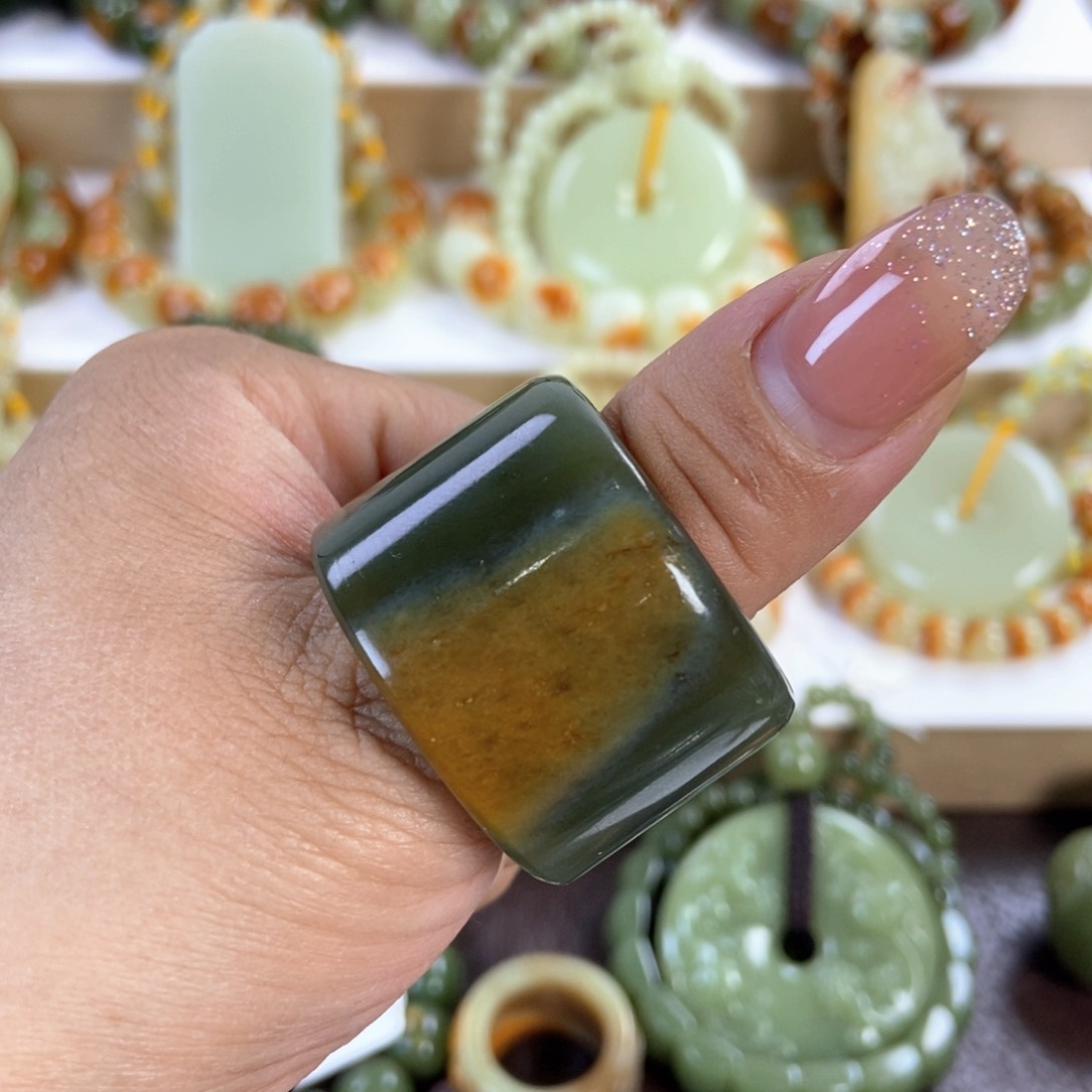 透闪石质玉未镶嵌吊坠(不含链)
