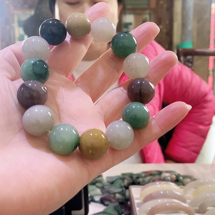 密玉（石英质玉）颈饰未镶嵌