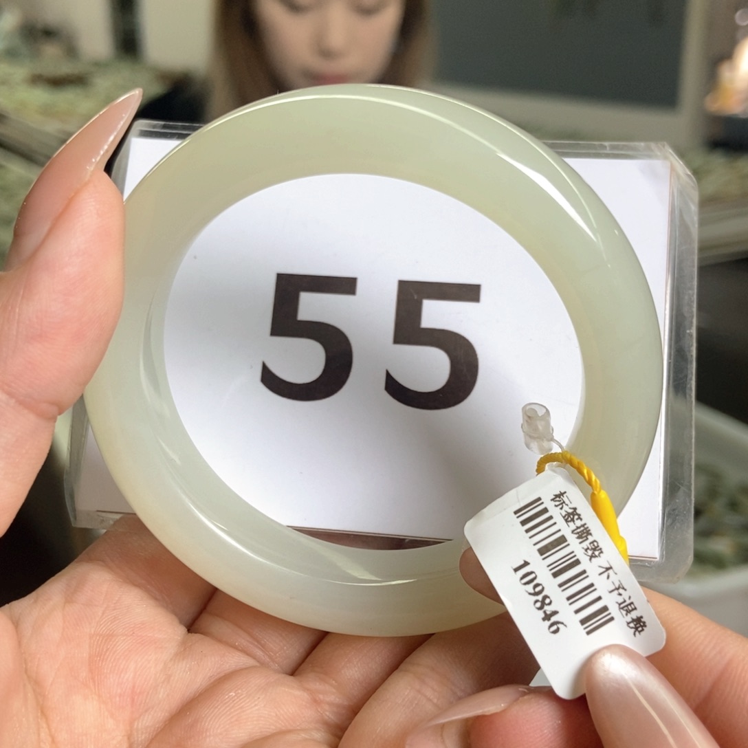 【闪购商品】未镶嵌手镯和田玉