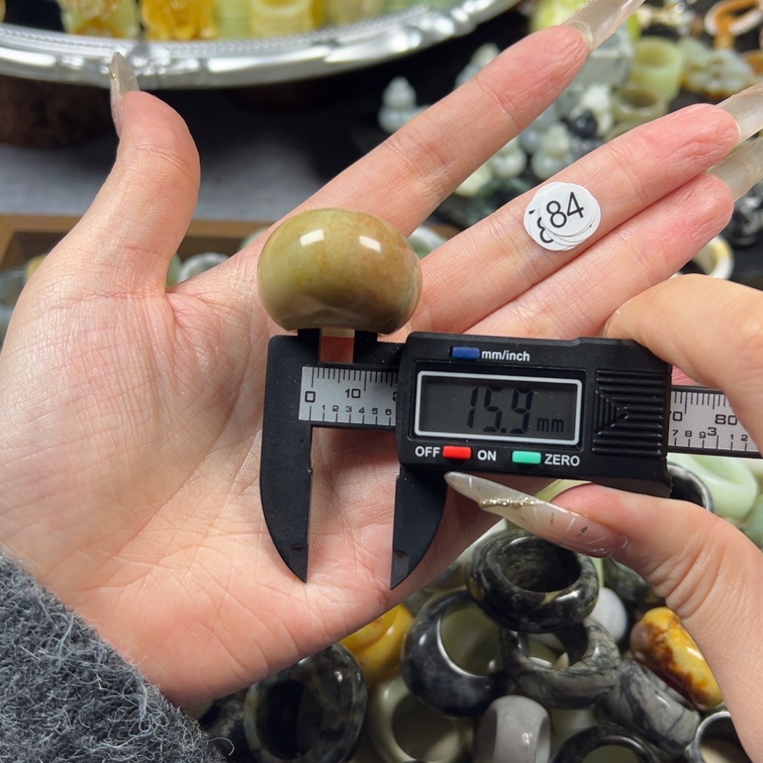 蛇纹石玉未镶嵌戒指