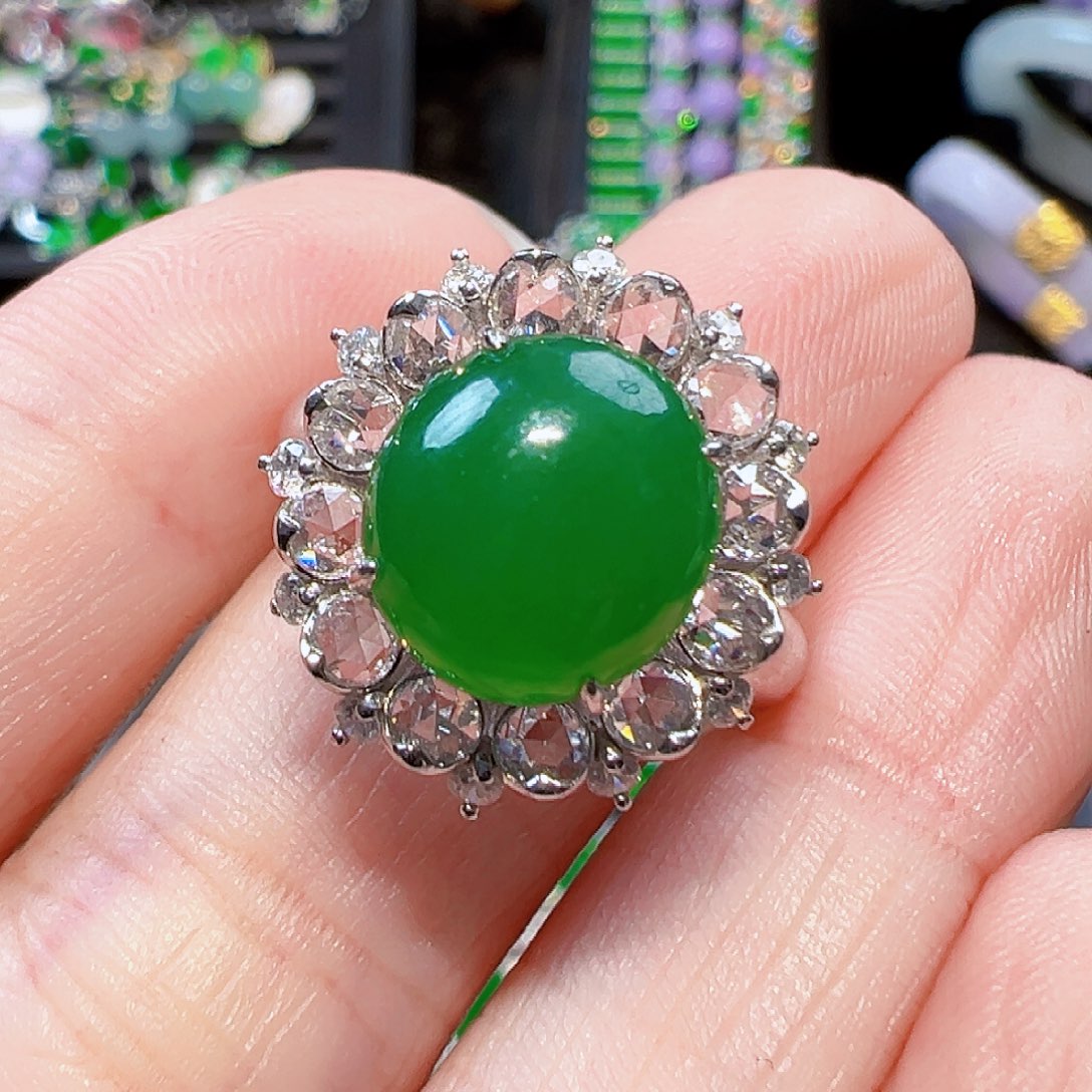 翡翠戒指18K金镶嵌猪***侠签收后24小时鉴赏期