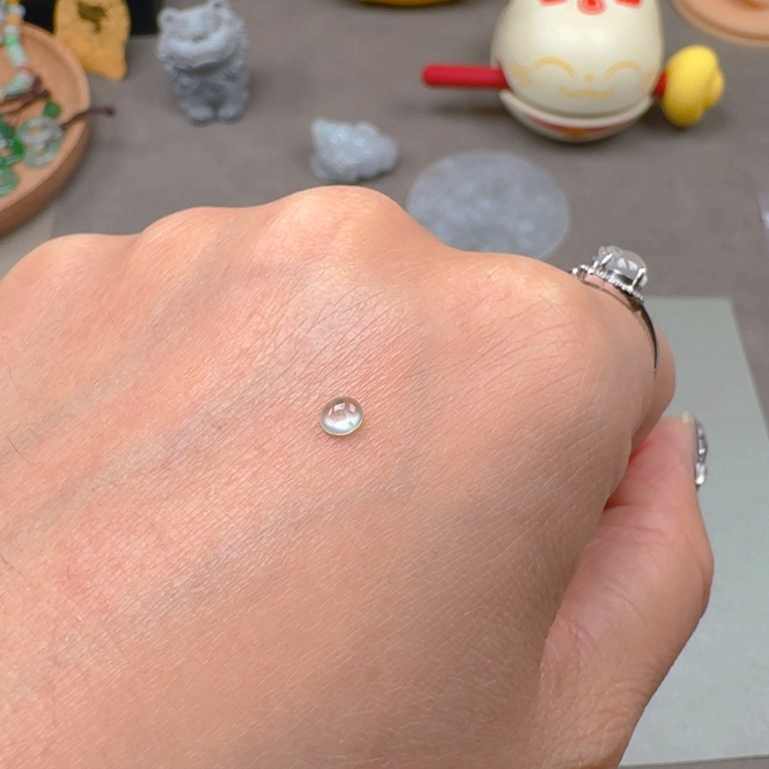 翡翠颈饰未镶嵌缅甸A货翡翠蛋面