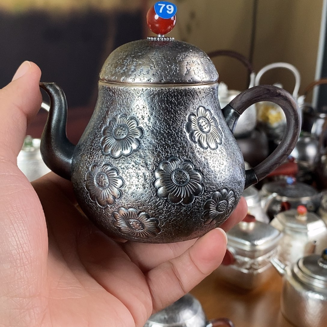 一***植手工制作紫铜壶工艺