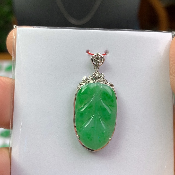 扭***坤翡翠18K金镶嵌颈饰翡翠首饰