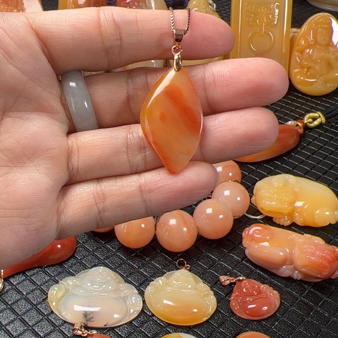 石英质玉（黄龙玉）吊坠(不含链)未镶嵌