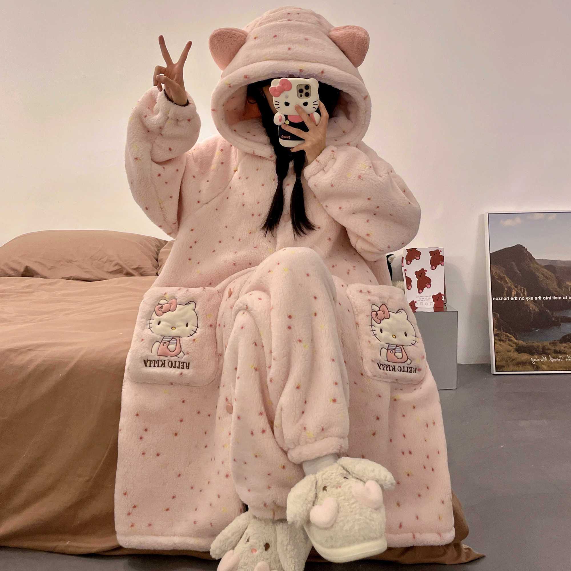凯蒂猫睡袍女珊瑚绒秋冬季睡衣女款爆款2025新款加厚新柔意家居服