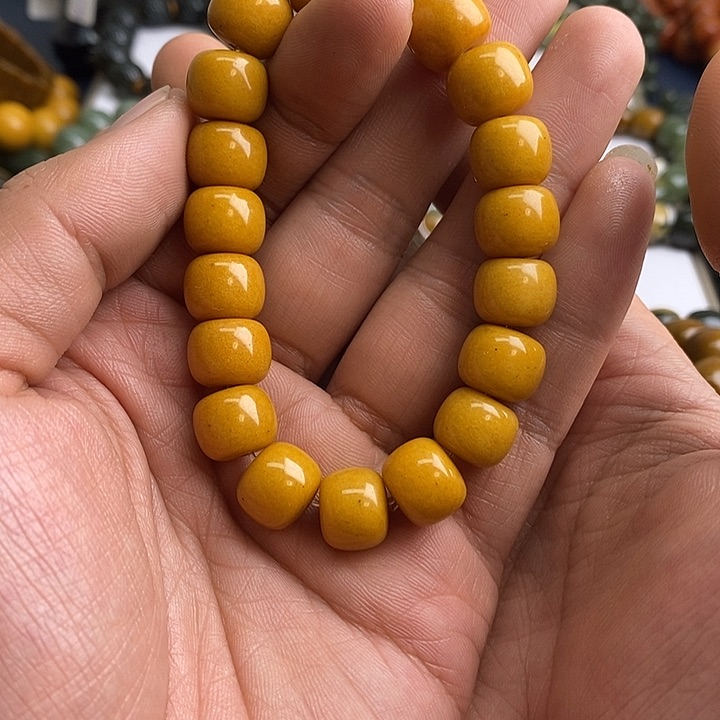 未镶嵌透闪石质玉珠宝奇石