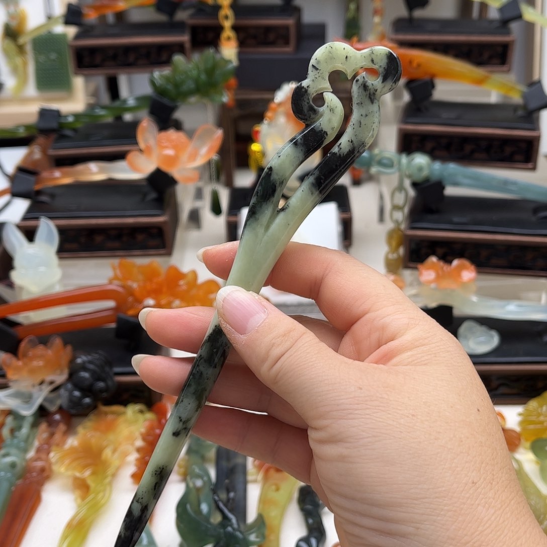 蛇纹石玉未镶嵌岫玉挂坠