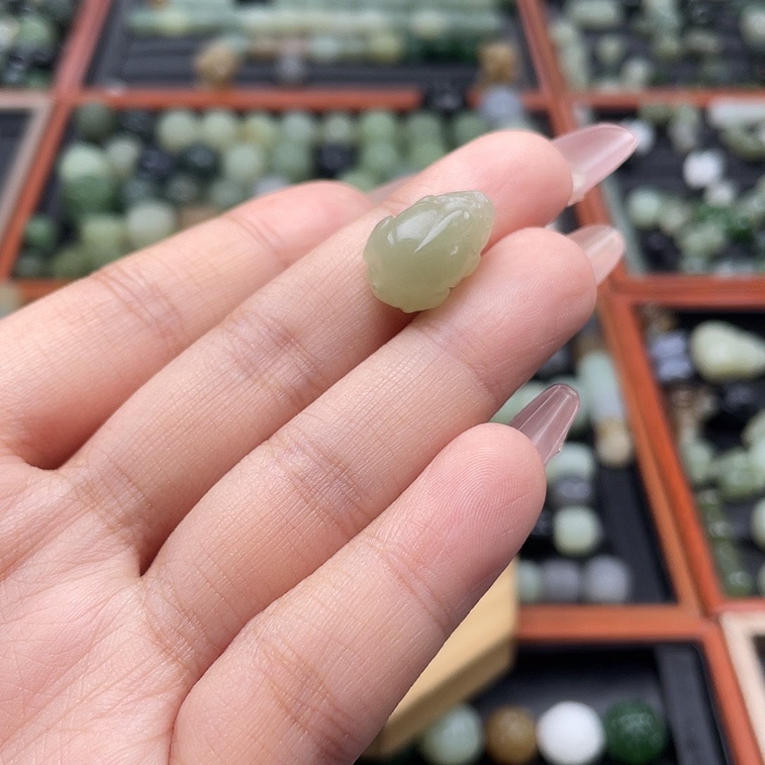 ****子和田玉（糖玉）未镶嵌珠宝半成品