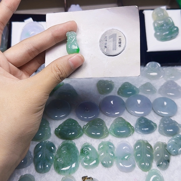 翡翠未镶嵌颈饰翡翠