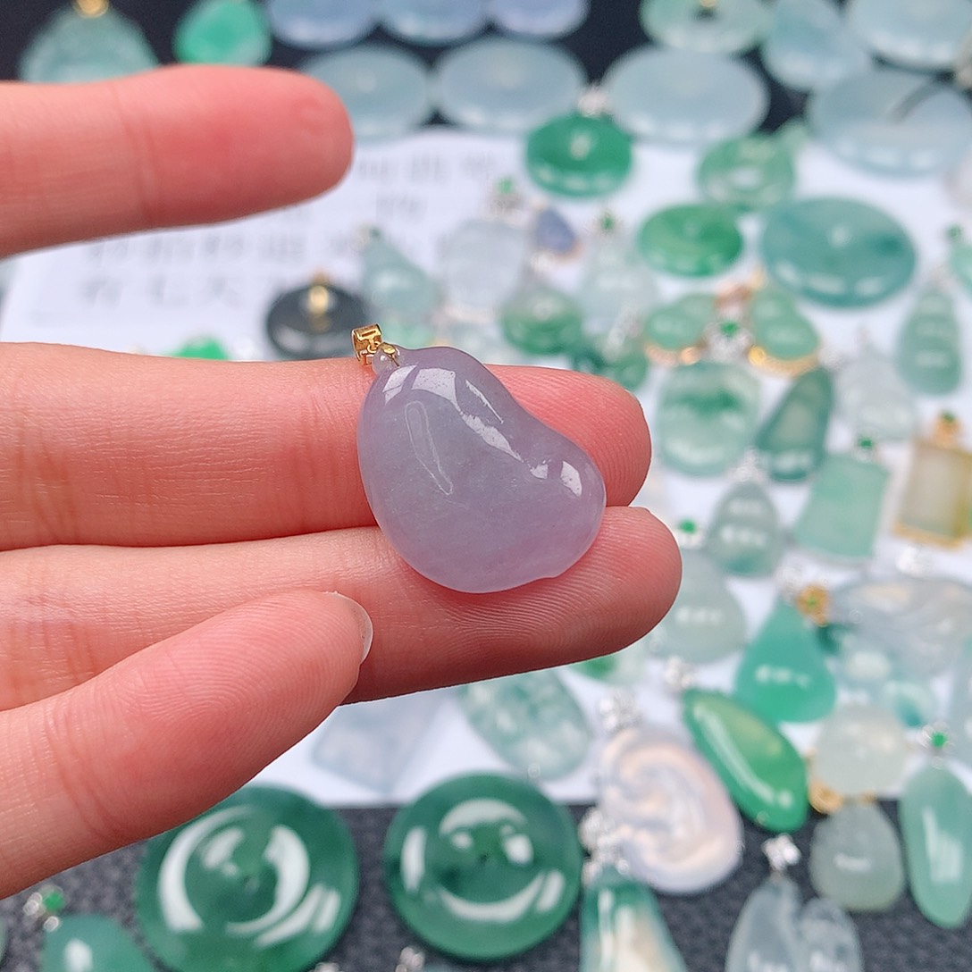 翡翠颈饰18K金镶嵌天然翡翠