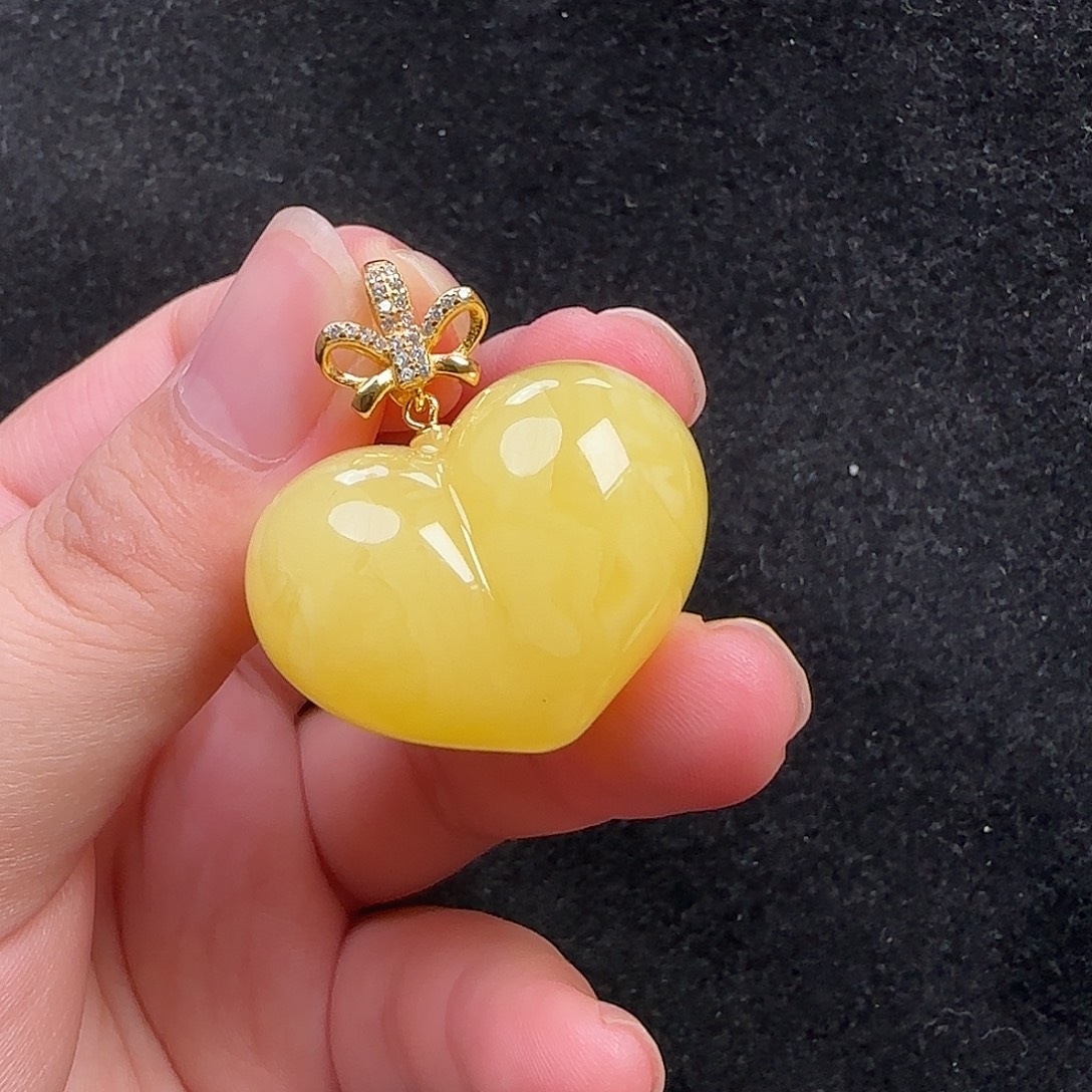 蜜蜡未镶嵌珠宝奇石