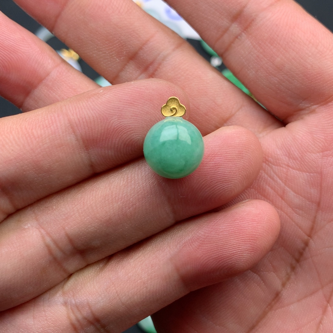 翡翠18K金镶嵌颈饰转运珠