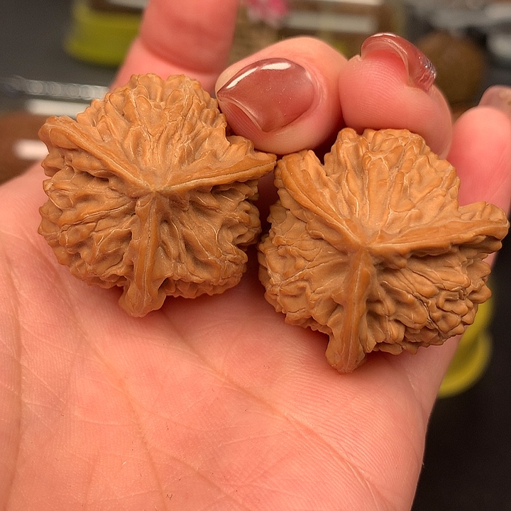 文玩核桃吊坠34三棱