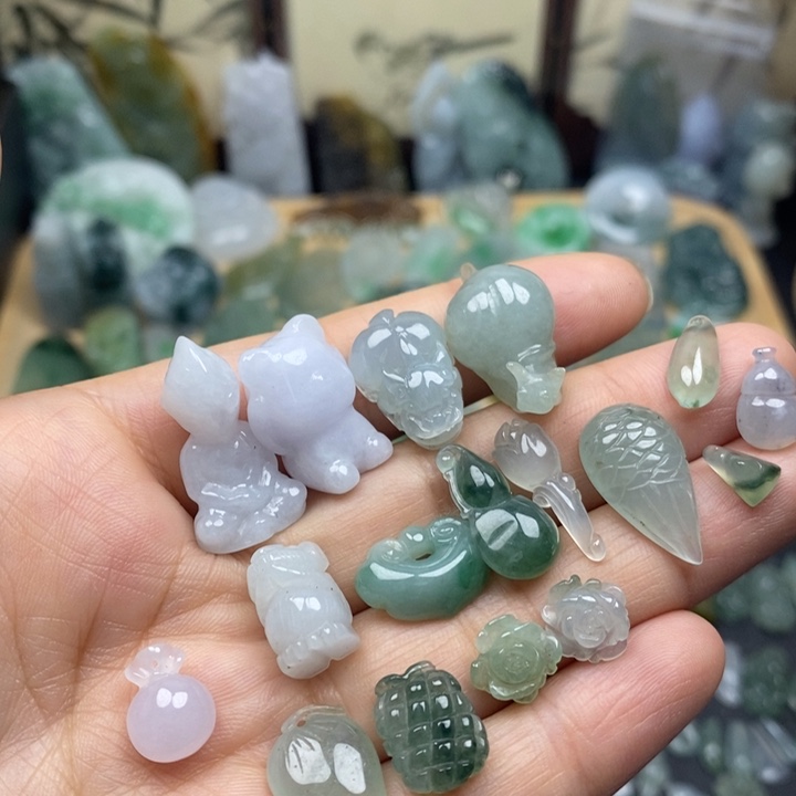 翡翠未镶嵌颈饰配饰一个