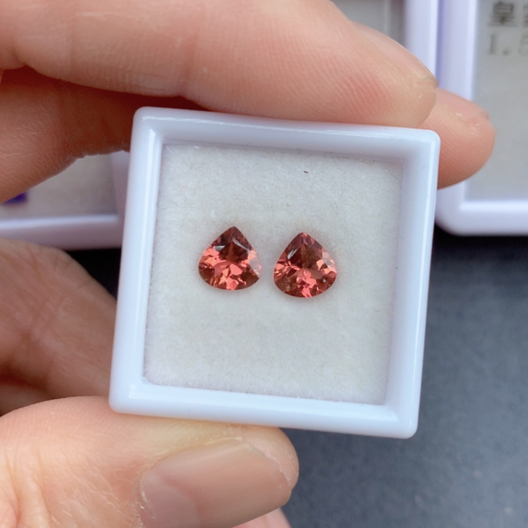 红色碧玺1.35克拉裸石未镶嵌