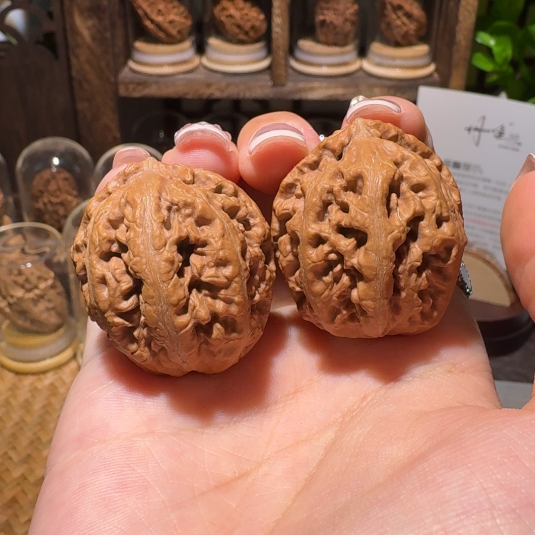 文玩核桃把件蚂蚁龙珠
