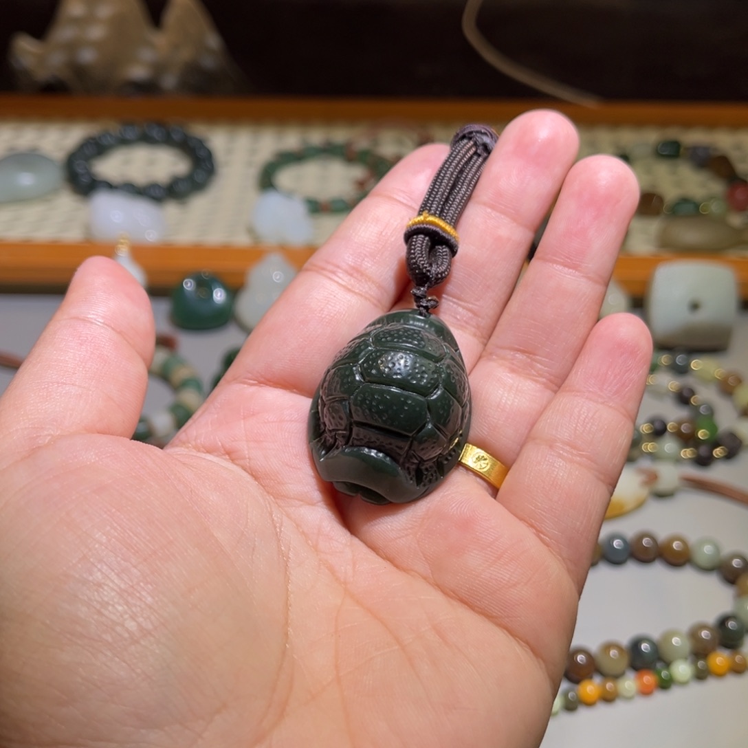 皮***6和田玉未镶嵌手链