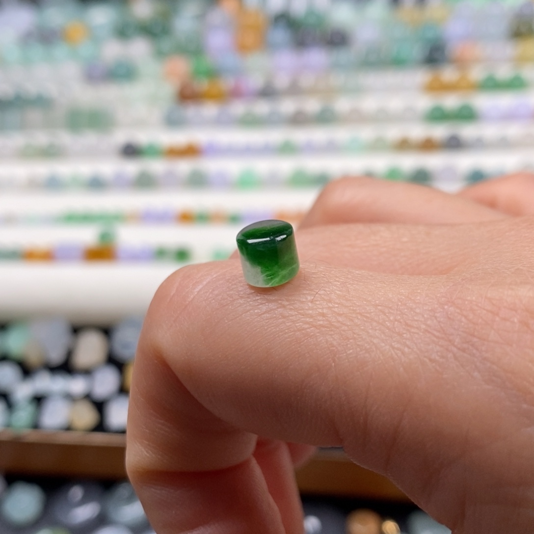 翡翠散珠卡5.7×6.2冰飘绿桶珠