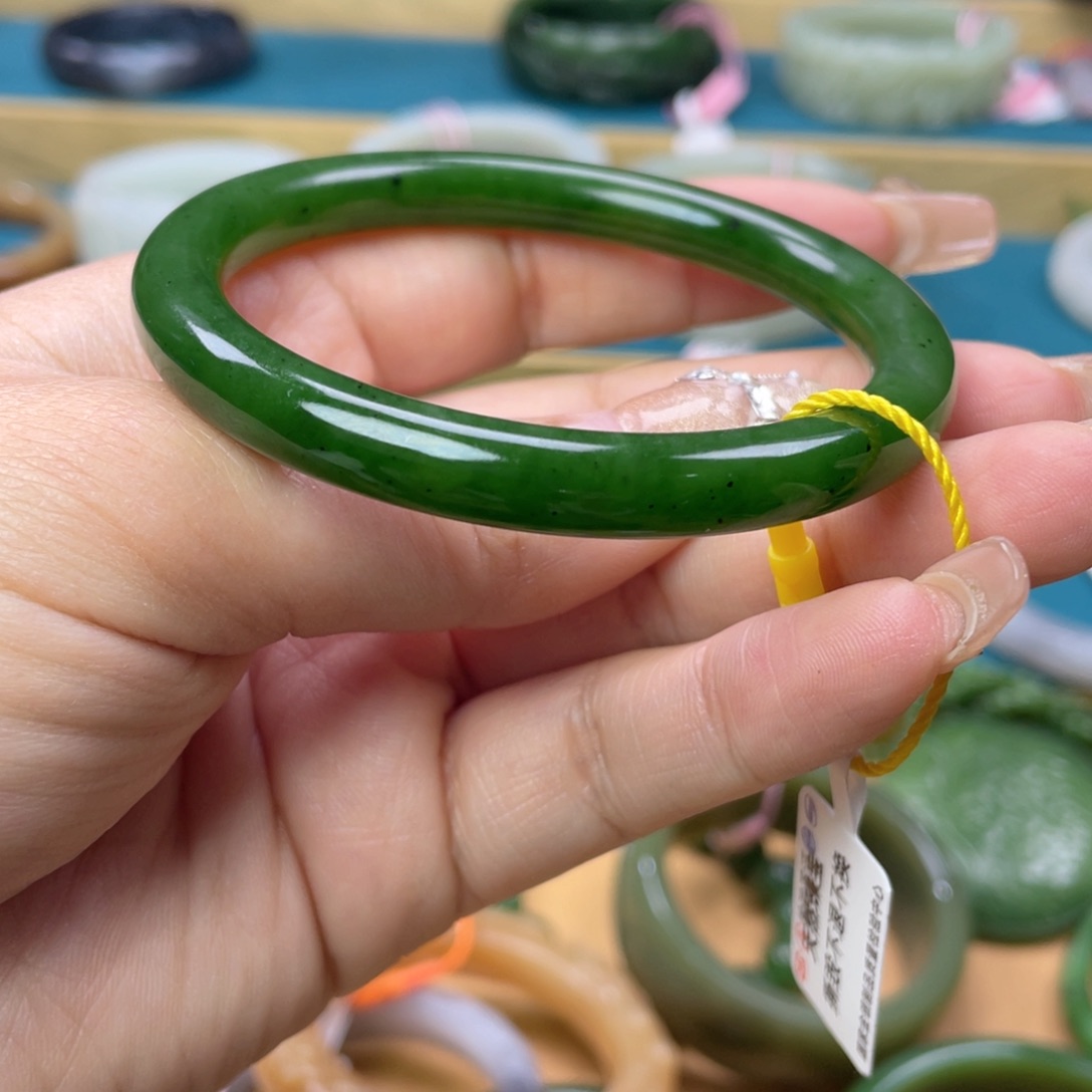 和田玉未镶嵌手镯58圈口。编号73