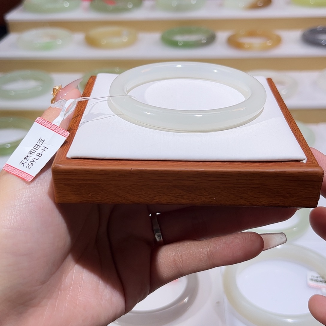 和田玉未镶嵌手镯白冰鑫