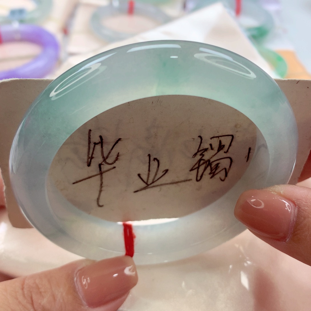翡翠手镯未镶嵌师妹
