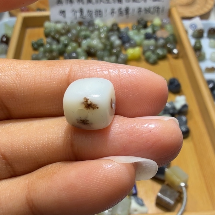 和田玉未镶嵌珠宝奇石