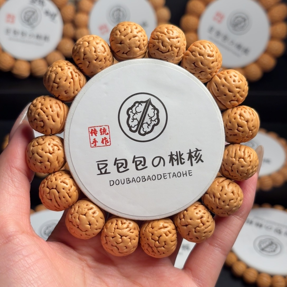 卷****桃核吊坠18+盘锦树皇肌肉