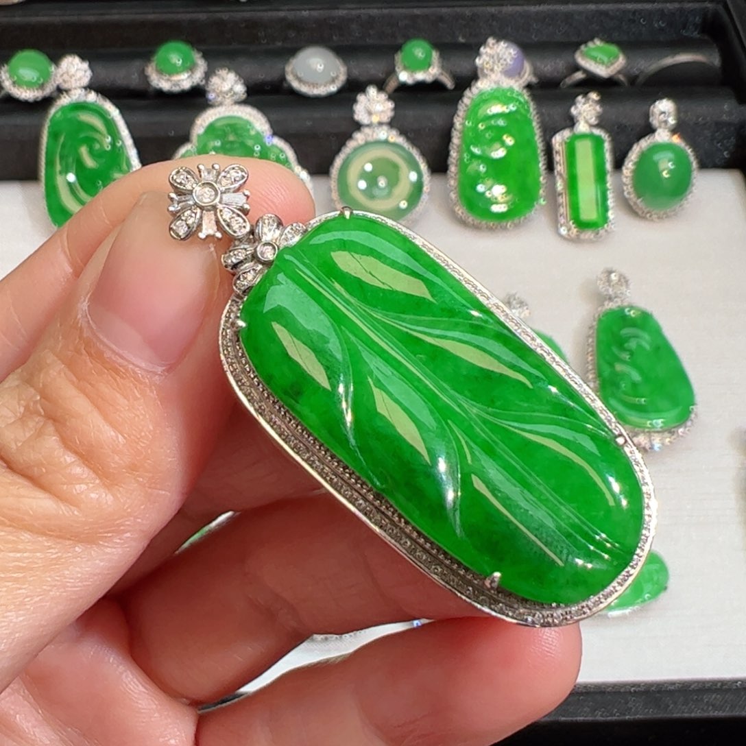 翡翠吊坠(不含链)18K金镶嵌