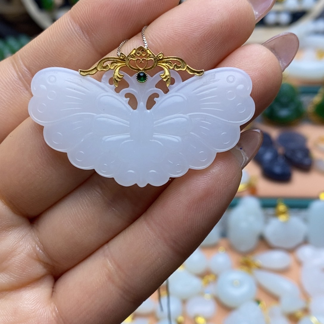 和田玉颈饰18K金镶嵌御*子