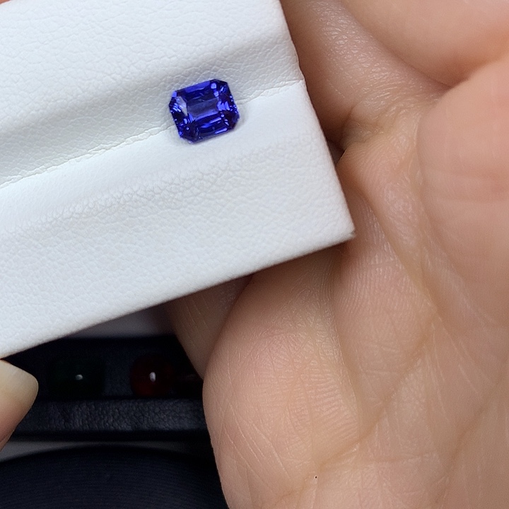 蓝宝石裸石1.12ct矢车菊蓝宝石