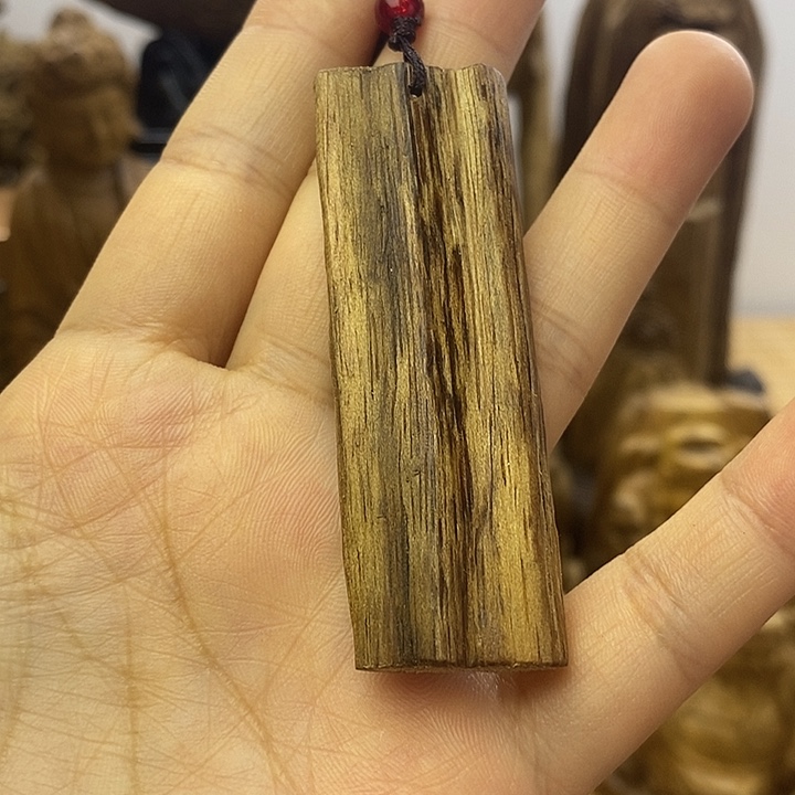 沉香沉香碎屑惠安无事牌3.4克