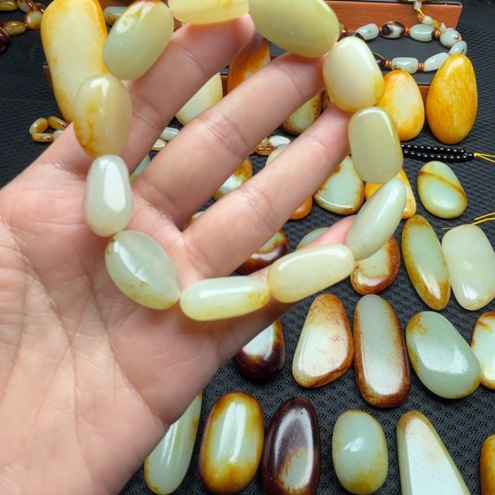 张***龙和田玉未镶嵌颈饰