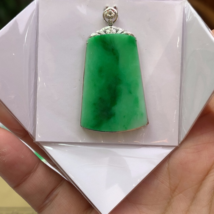 翡翠18K金镶嵌颈饰翡翠翡翠吊坠